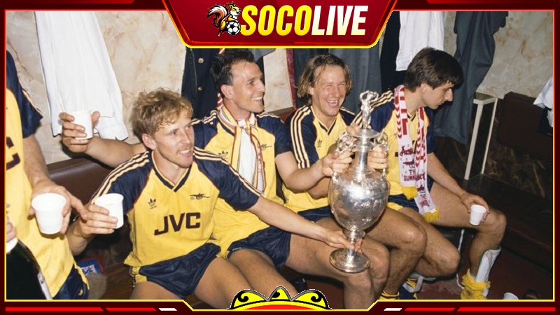 Đây là mẫu áo đấu Arsenal sân khách nổi tiếng gắn liền với chức vô địch First Division
