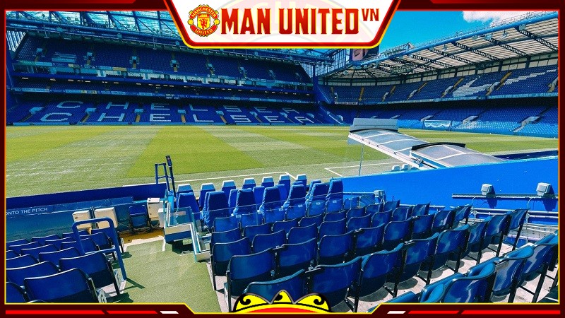 Khu vực khán đài ở sân vận động Stamford Bridge